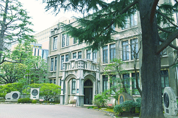 青山学院大学（会社のそばです）